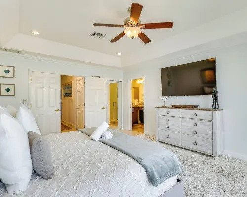 Canal Access & Pool: Lighthouse Point Getaway! Hotels in Lighthouse Point