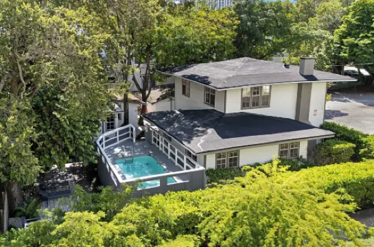 7BD Downtown Oasis Pool