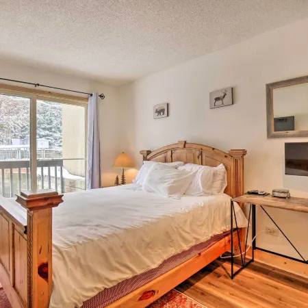 Charming Vail Condo w/ Patio & Mountain Views