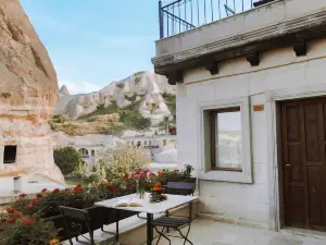 Divan Cave House