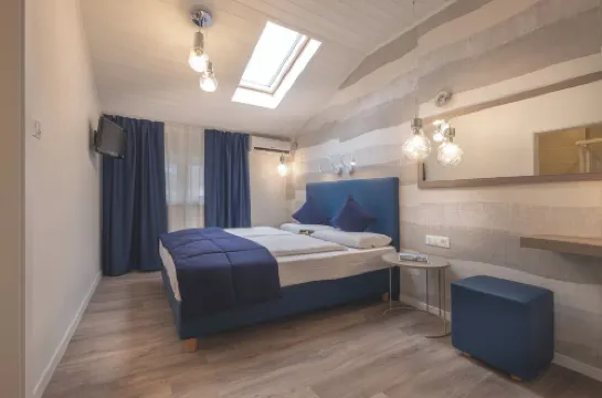 Schlosshof SÜDTIROL – Hotel & Camping Resort