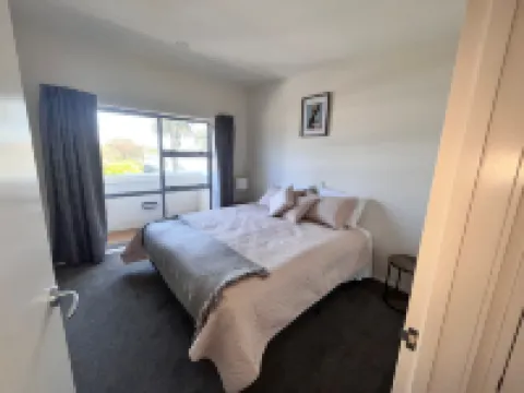 Right Opposite the Beach! Hotels in Orewa