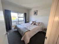 Right Opposite the Beach! Hotels near Orewa Beach