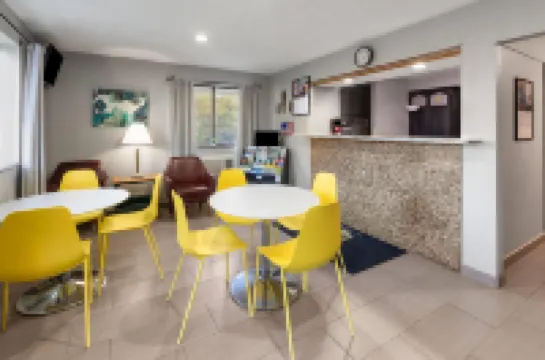 Super 8 by Wyndham Kent/Akron Area Hotels in Portage County