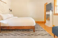 Cozy Creekside Cabin w/ Private Outdoor Sauna and Covered Deck Overlooking Creek