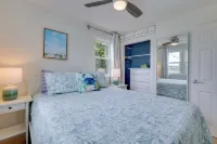 Cozy Narragansett Cottage w/ Dock & Outdoor Shower - Beach