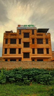 Thar View Hostel - parkir