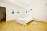 R 03 - Bedroom 3 in Casa do Moinho Guesthouse - Guest houses