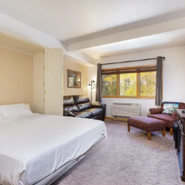 5087 Gateway Home by RedAwning