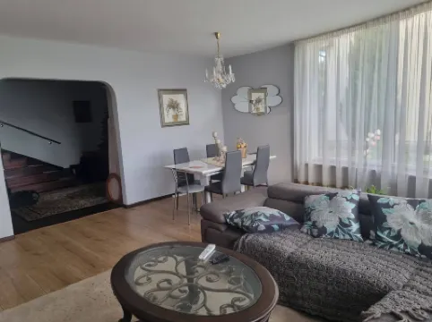 Serene 4-bedroom House Rental in Historic Rīga