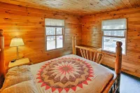 Private South Boardman Cabin on 10 Forest Acres! - 2 tähden
