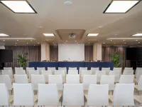 Aqua Hotel Hotels near Caffe Pascucci