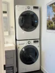 Modern Studio w/ Private Bath, Fast Wi-Fi, Laundry