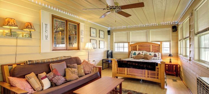 3 Mi to Ruby Falls: 'the Downer House' w/ Yard Hotels in Chattanooga