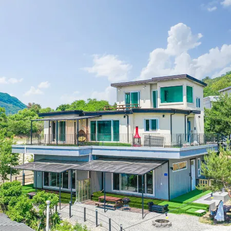Shark Village Отели рядом с достопримечательностью «Астрономическая обсерватория «Космопия»»