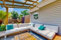 Spacious Dog-friendly House Near Beaches, Historic Downtown W/beach Access - Bungalows