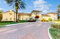 Immaculate Townhome in Upscale Community w/ Pool & Balcony - Near Beach - 4-Star