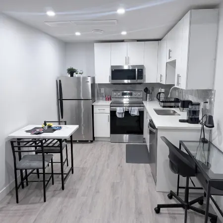 Charming Family-friendly House Rental in Edmonton