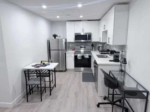 Charming Family-friendly House Rental in Edmonton - balcony