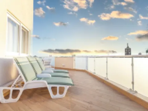 Luxury PH - Terrace & Jacuzzi & Sunbeds Hotéis em Hamrun