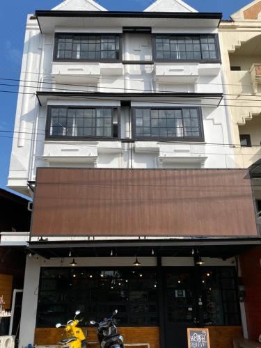 Oakly Hostel Images