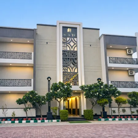 Hotel Shree Sadhna - Vrindavan Chhatikara Road