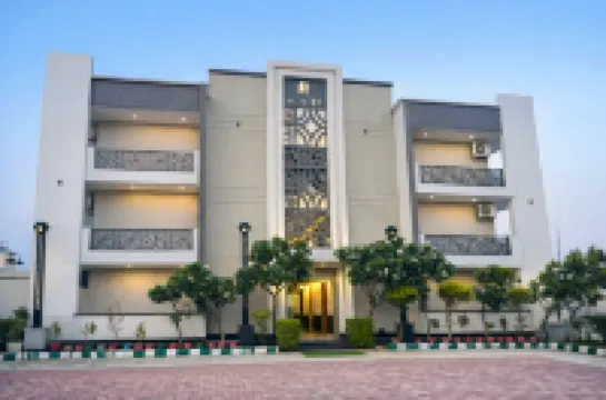 Hotel Shree Sadhna - Vrindavan Chhatikara Road