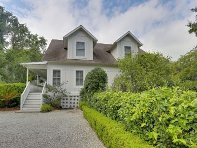 Bright St Simons Island Escape Walk to the Beach