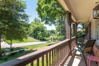 3926 Pineview, Smyrna - Country Houses