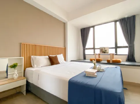 Studio Room near BINUS Alam Sutera at Collins Boulevard Apartment By Travelio  호텔