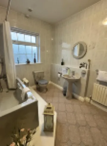 Dernvale House -Double Room - sleeps 2 - 홈스테이