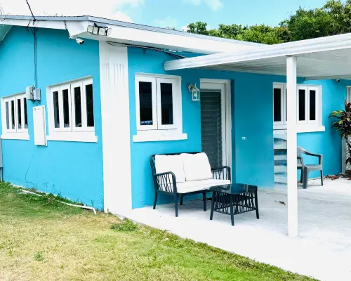 Dawson’s Hideaway Hotels near Paradise Beach