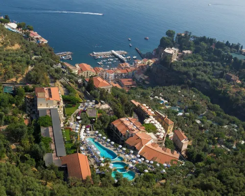 Grand Hotel Capodimonte Отели рядом с достопримечательностью «Пляж Леонеллис»