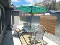 3 Bedroom, 2 Bath, Clean, Bright, Modern Space, in a Quite, Modest Neighborhood