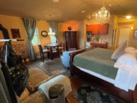 The Tuwanek Hotel and Spa Hotels in Sunshine Coast