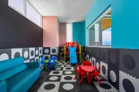 Modern Condo With Breathtaking Views, Infinity Pool, and en Suite Bedrooms - 3-Star