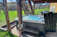 Hot Tub + Mtn Views • 6Br 3BA • ~15 Min to Psu