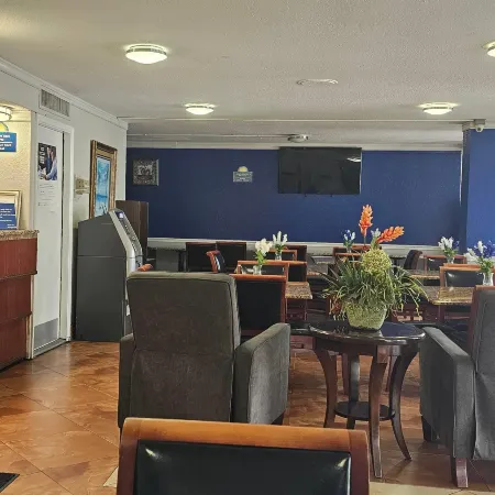 Days Inn by Wyndham Orlando Downtown Отели рядом с достопримечательностью «Озеро Эола Парк»