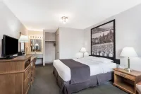 Super 8 by Wyndham Kelowna BC