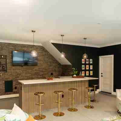 Luxury 4BR · Speakeasy · Theatre · Office · Duke Others
