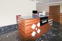 Super Deluxe Roomhotel Rise and Dine Restaurant