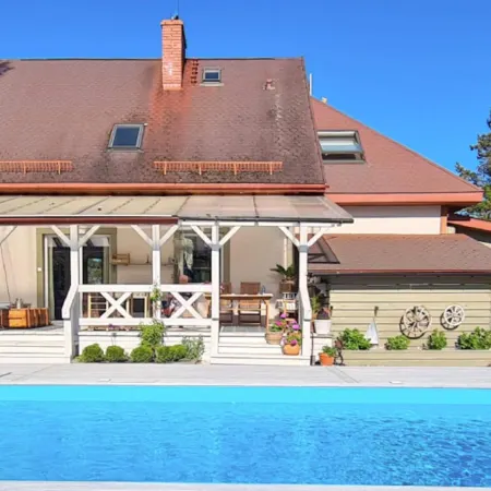 10-guest Holiday Villa With Private Pool