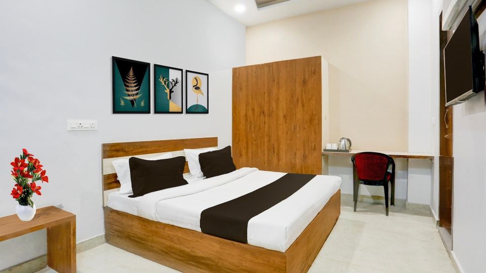 OYO Hotel O Bareilly Near Satellite Bus Stand