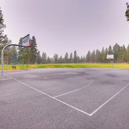 Hot Tub & Community Perks: Sunriver Retreat