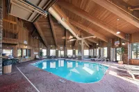 Pinedale Hotel & Suites