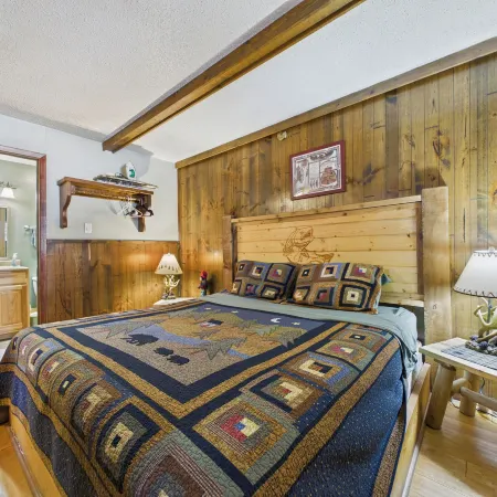 Whispering Pine Cabins