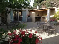 Farmhouse in Carpentras with Pool - Villas