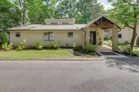 Pet-Friendly Lake Sinclair Home w/ Boat Dock! - 3 stjerner