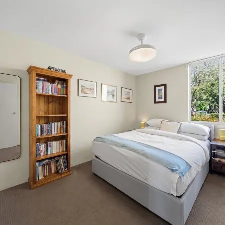 Airy & Arty 2-bed Old Kingston Foreshore