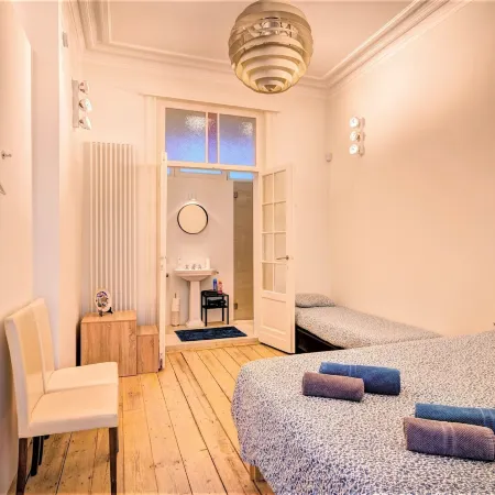 Bright Lodge 6-Person Antwerp